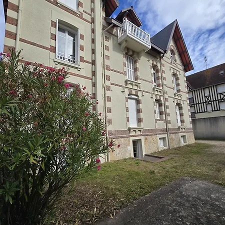 A 2 Pas De La Plage, Parking Prive Et Gratuit Apartman *