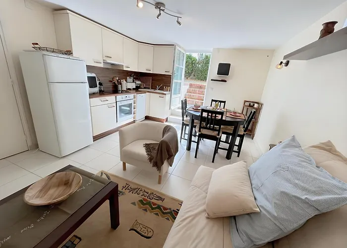 A 2 Pas De La Plage, Parking Prive Et Gratuit *