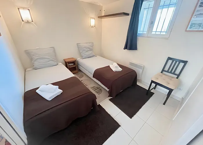 A 2 Pas De La Plage, Parking Prive Et Gratuit *