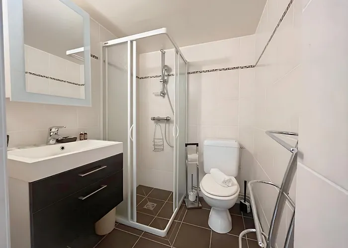 A 2 Pas De La Plage, Parking Prive Et Gratuit