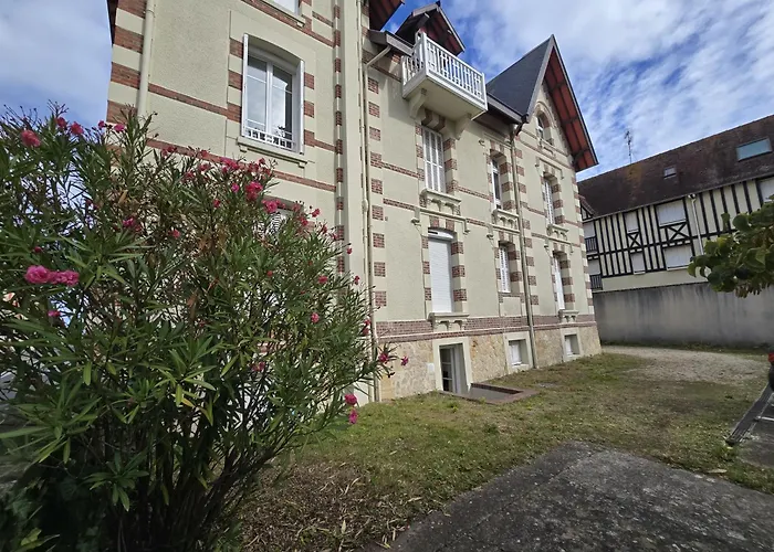 A 2 Pas De La Plage, Parking Prive Et Gratuit Apartman *