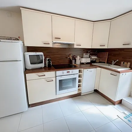 A 2 Pas De La Plage, Parking Prive Et Gratuit