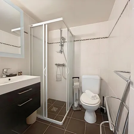 A 2 Pas De La Plage, Parking Prive Et Gratuit